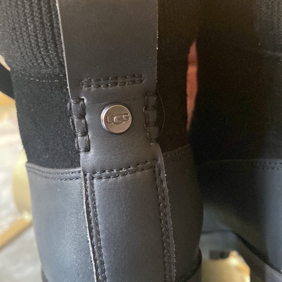 Woman lace up uggs boots - Picture 4 of 17